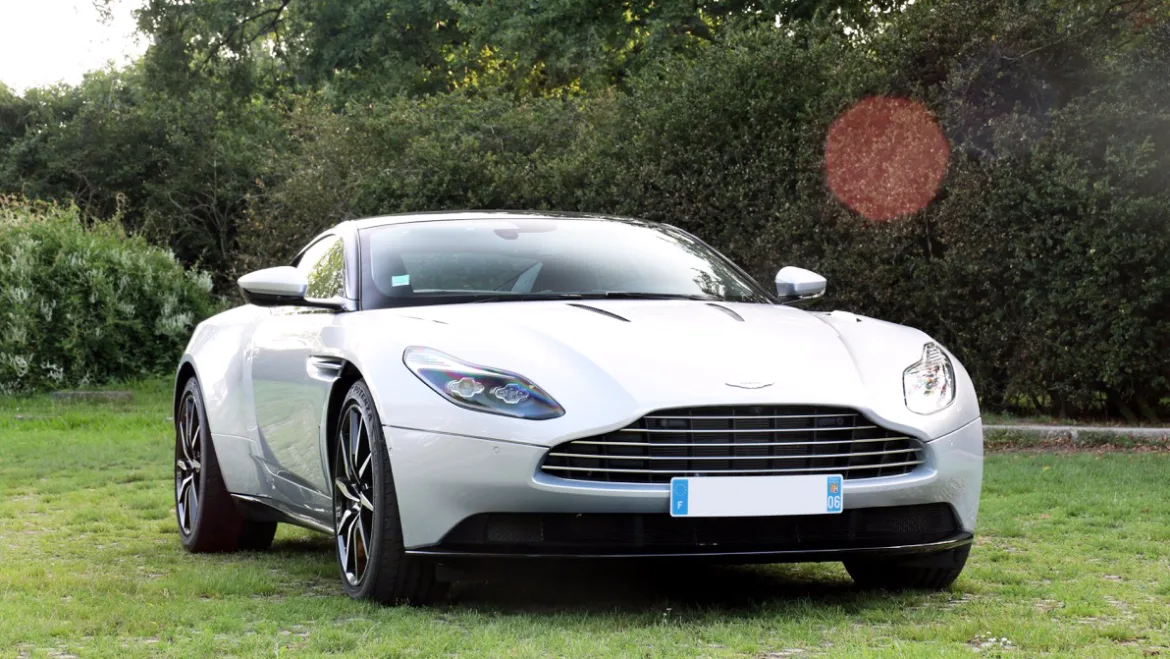 Aston Martin DB 11  LAUNCH EDITION